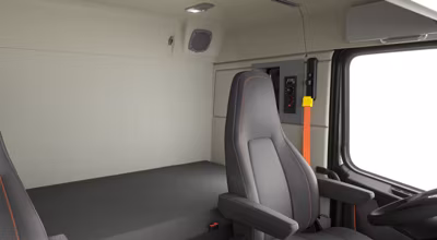 2025 Volvo VNR 300 40