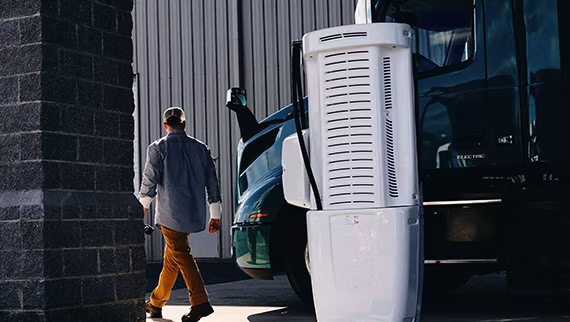 2025 Volvo 6x2 Tractor - Image 6