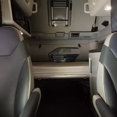 2025 Volvo VNL 660 39